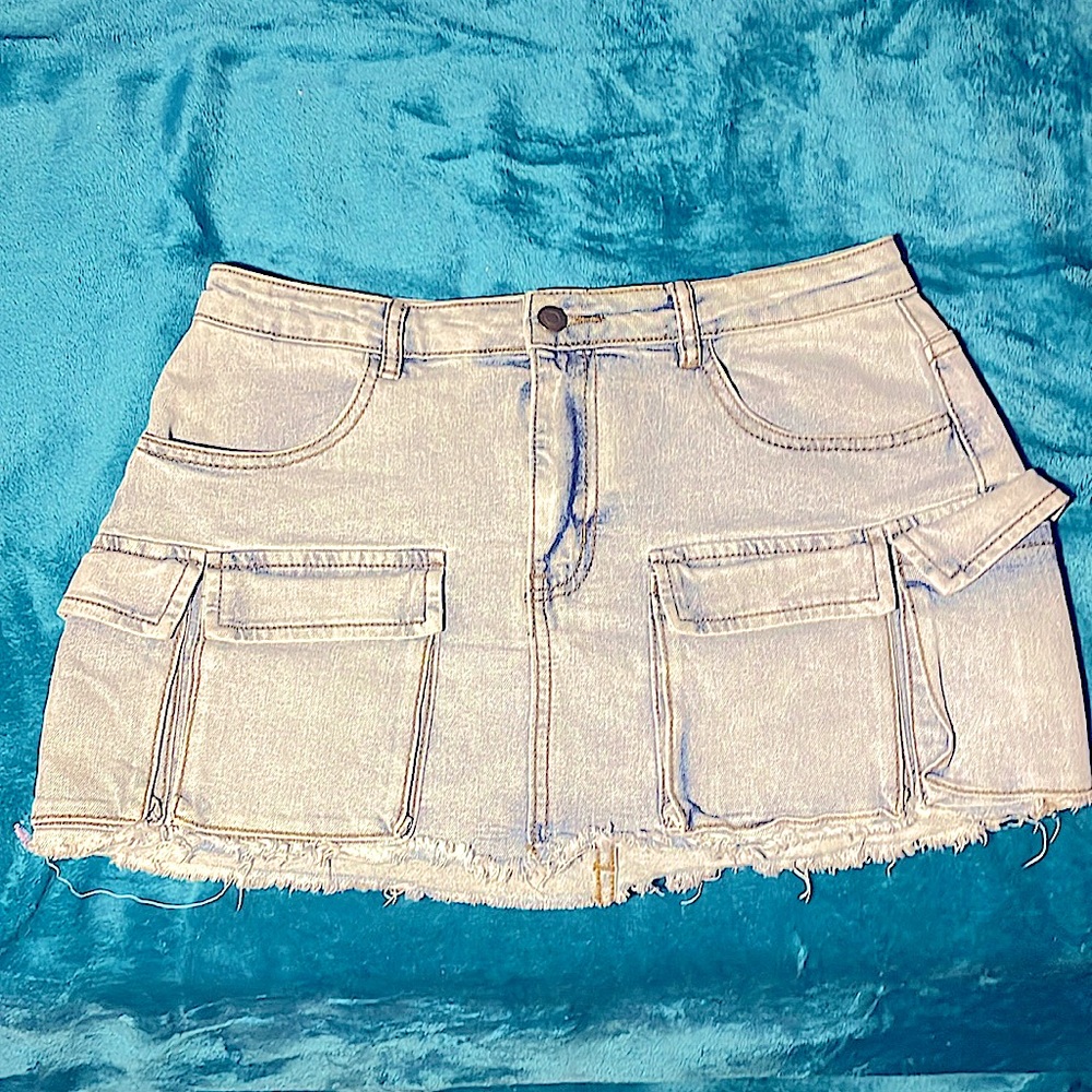 Light wash mini skirt